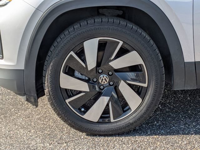 Used 2024 Volkswagen Atlas Cross Sport SE image 12