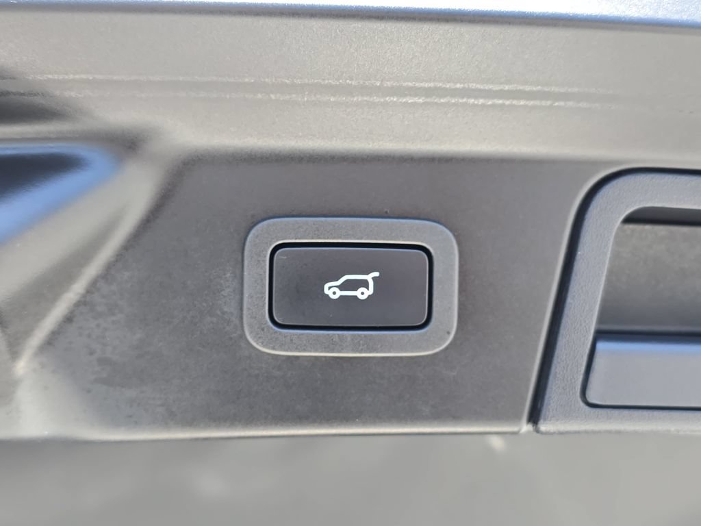 Certified 2022 Land Rover Range Rover Velar R-Dynamic S AWD/4WD image 13