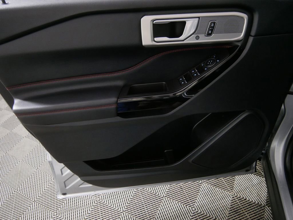 Used 2023 Ford Explorer ST-Line image 12