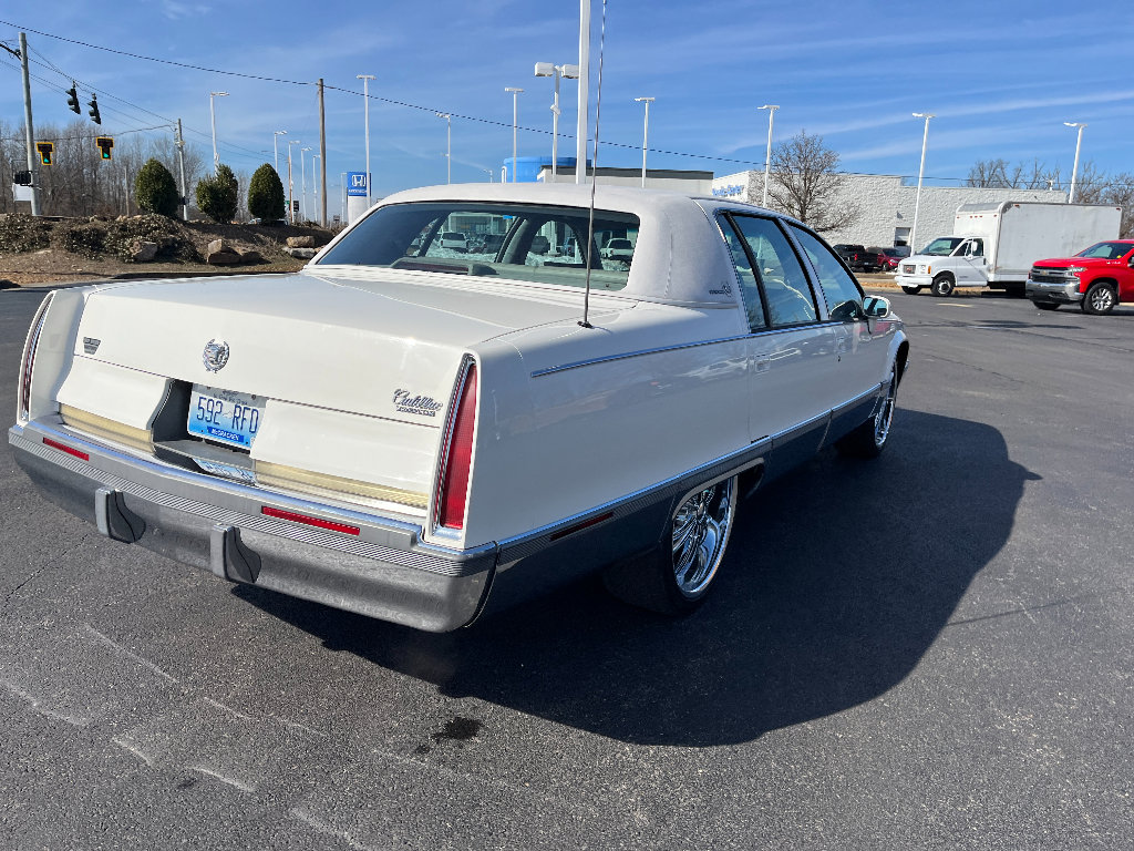 Used 1993 Cadillac Fleetwood Sedan RWD image 9