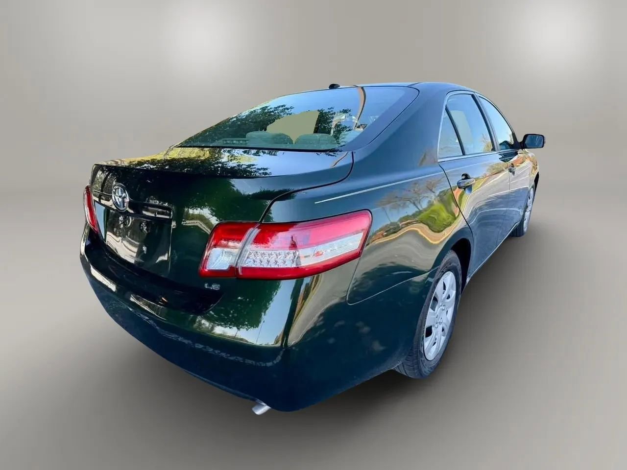 Used 2010 Toyota Camry LE FWD image 5