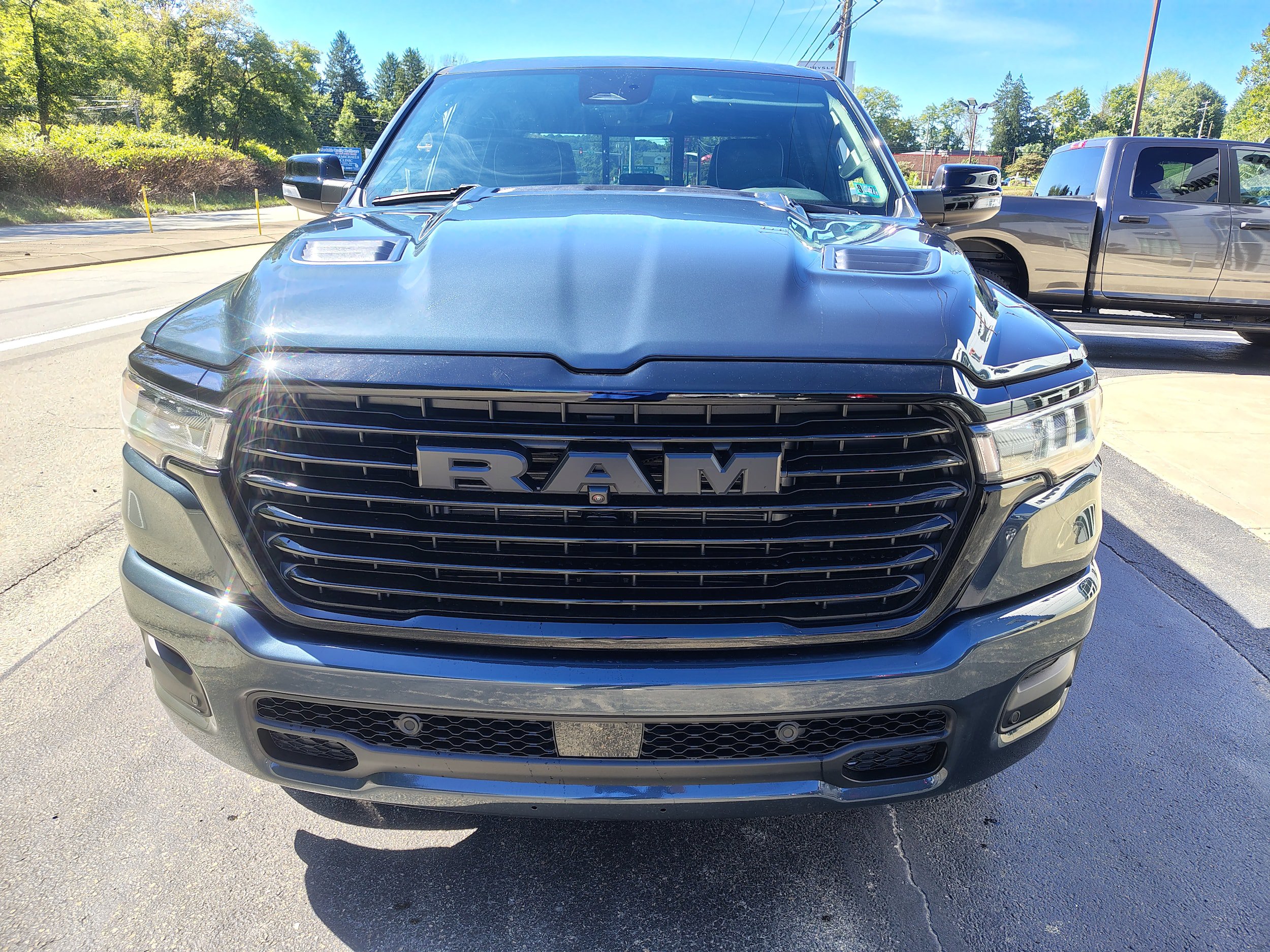 New 2027 RAM 1500 Laramie AWD/4WD image 3