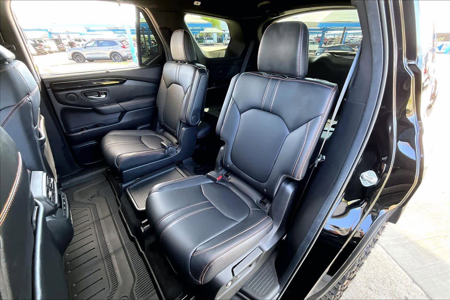Used 2025 Honda Pilot TrailSport image 21