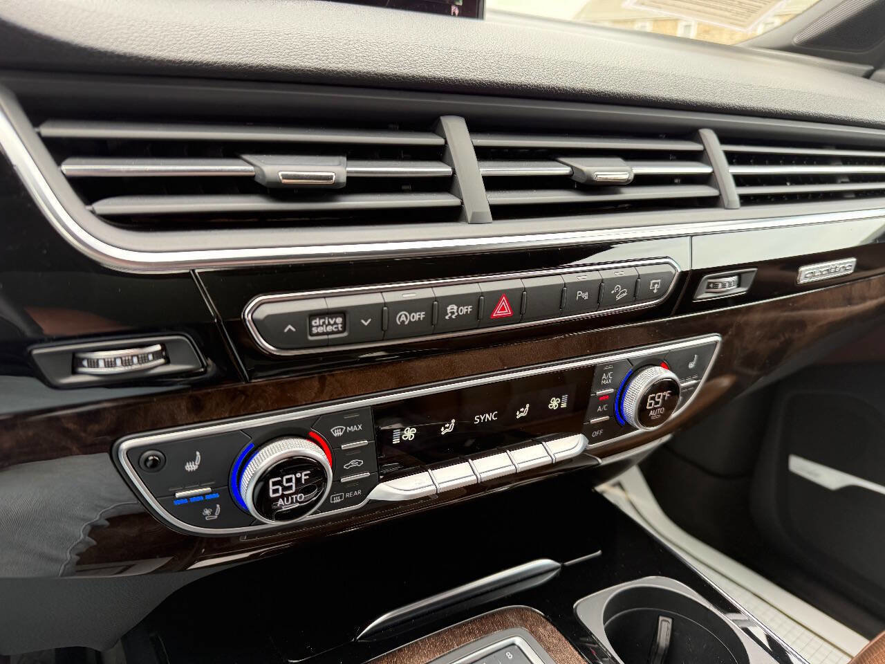 Used 2017 Audi Q7 3.0T Premium Plus image 18