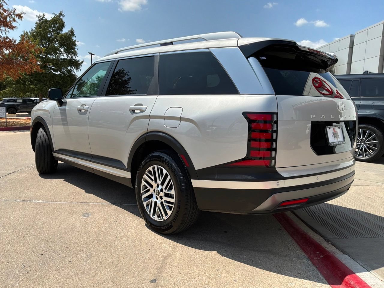 Used 2026 Hyundai Palisade SEL FWD image 8