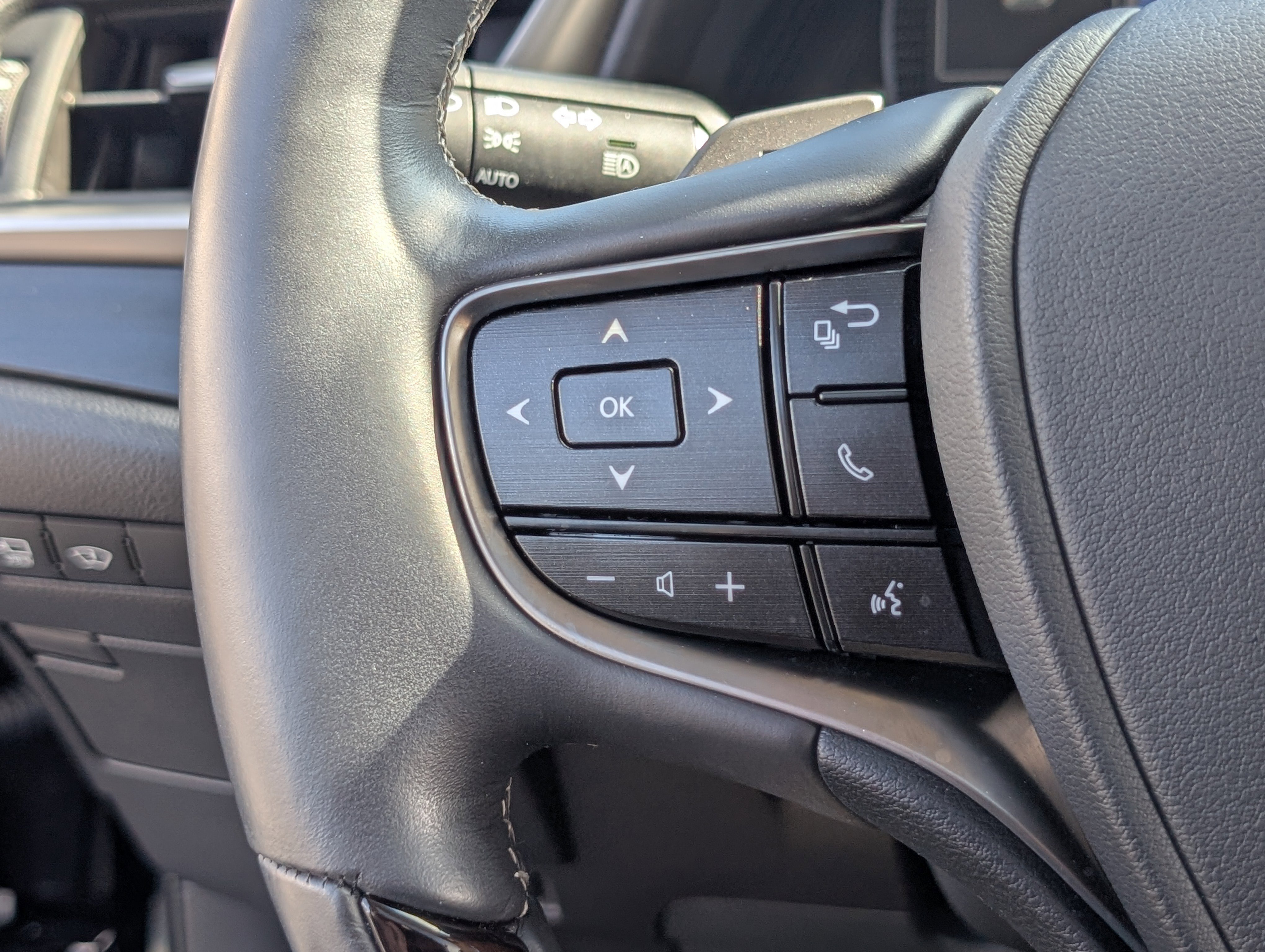 Used 2020 Lexus ES 350 Ultra Luxury w/ Accessory Package 2 image 23