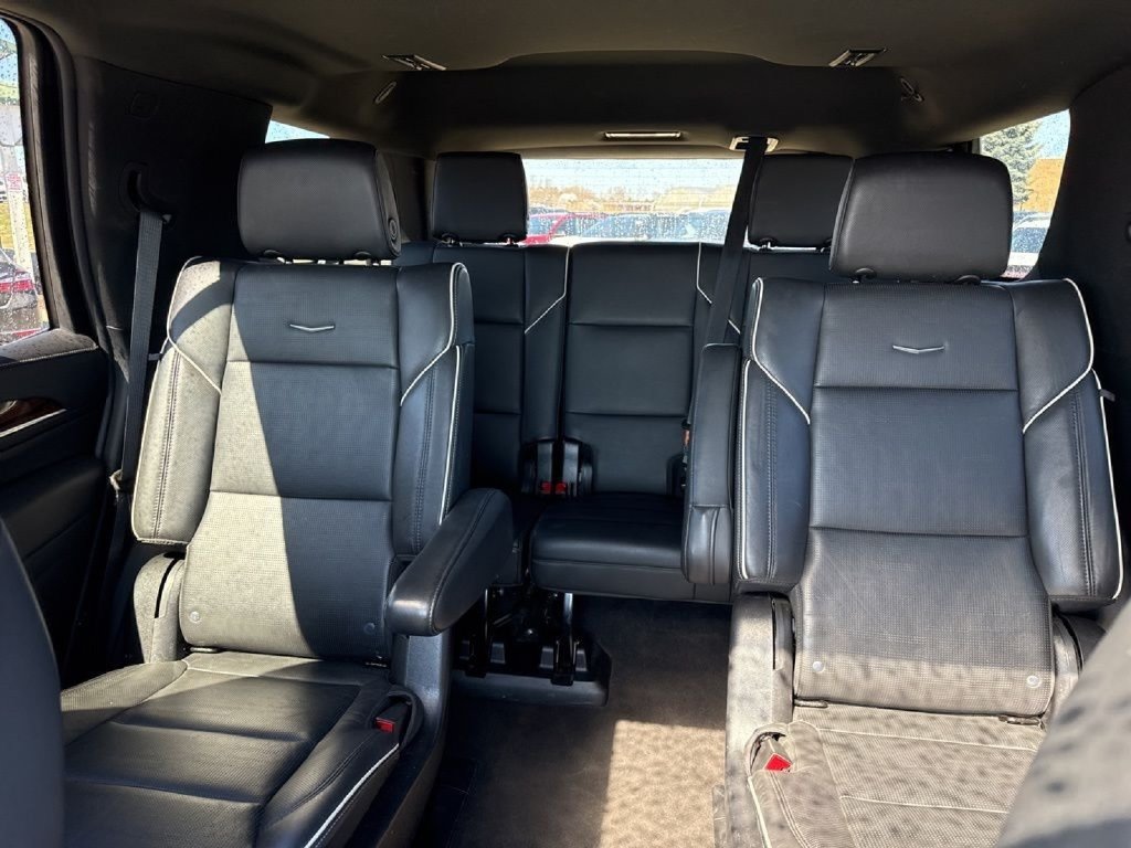 Used 2023 Cadillac Escalade Premium Luxury AWD/4WD image 41