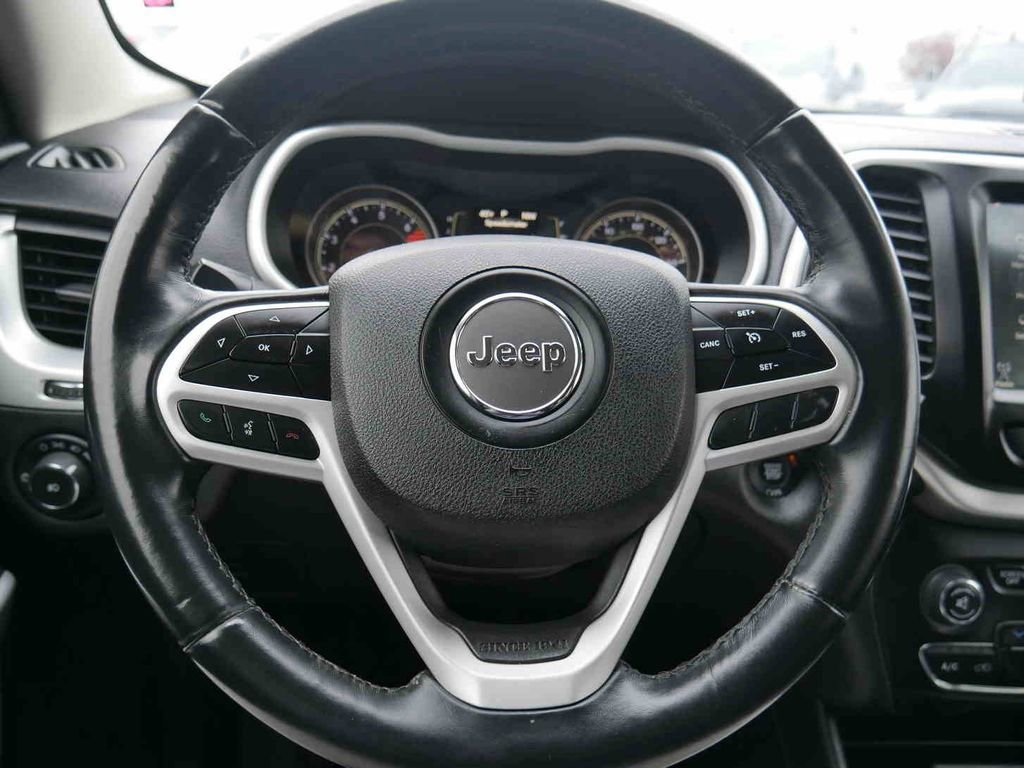 Used 2018 Jeep Cherokee Latitude Plus image 34