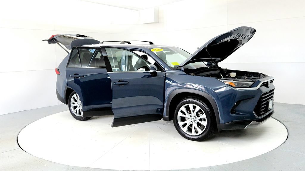 Certified 2024 Toyota Grand Highlander AWD image 12