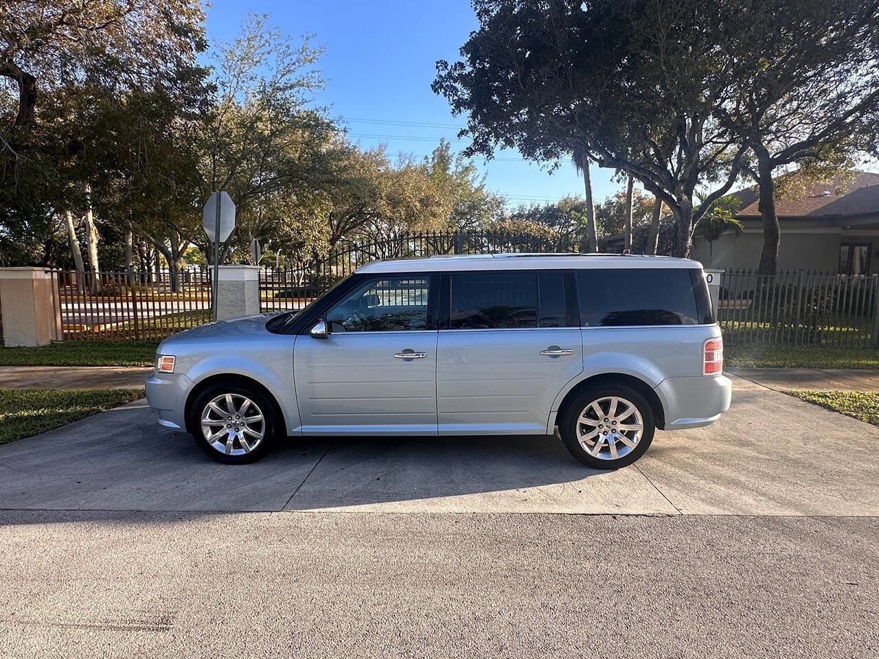 Used 2009 Ford Flex Limited image 10