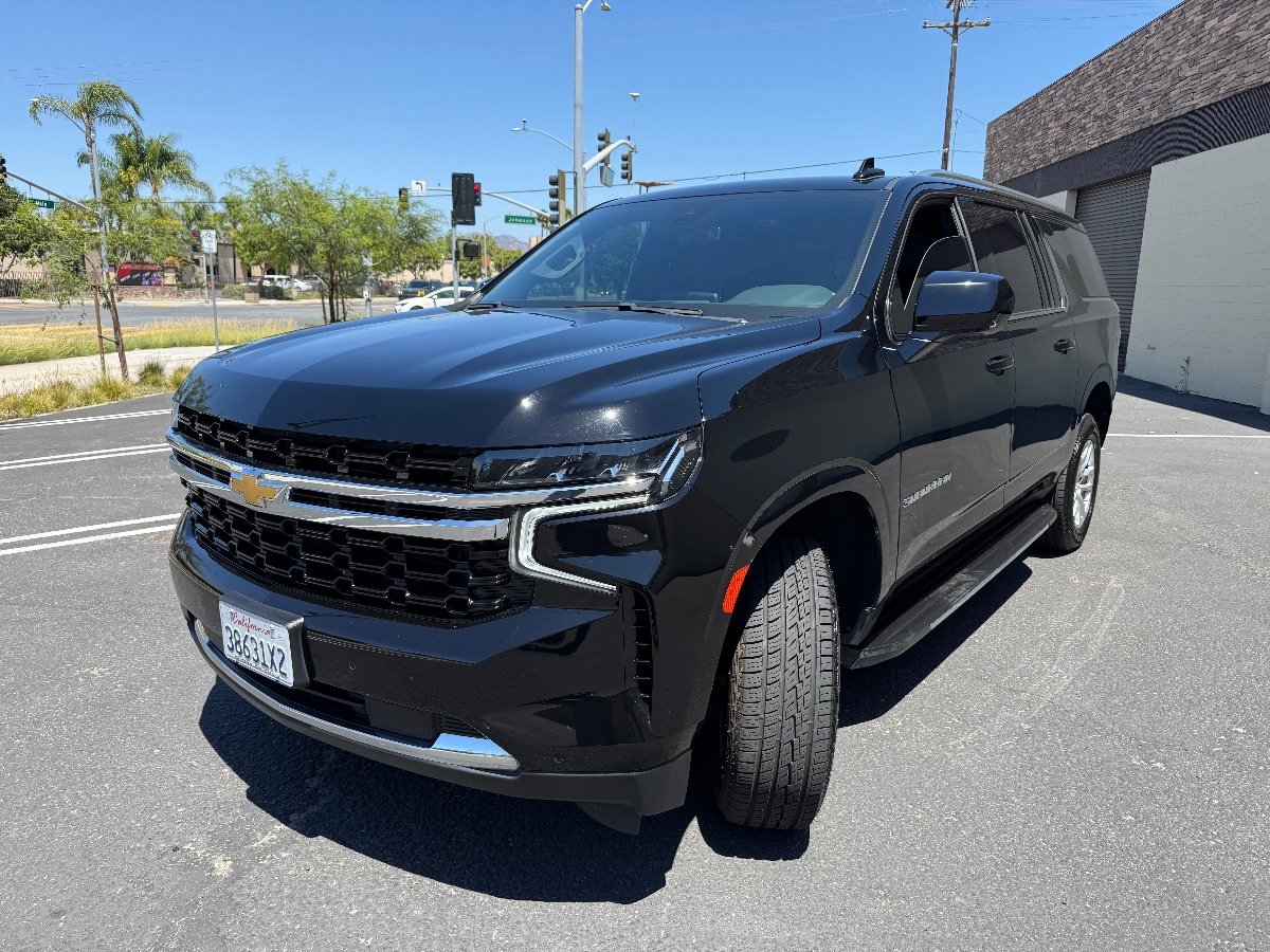 Used 2024 Chevrolet Suburban LS RWD image 3
