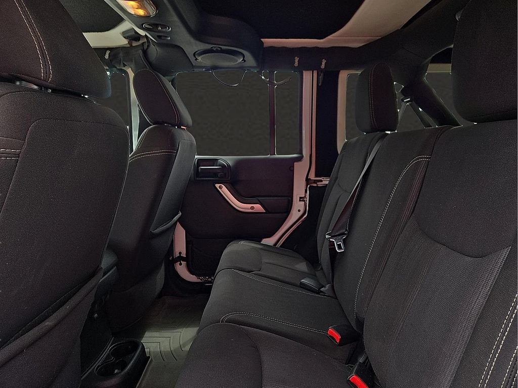 Used 2013 Jeep Wrangler Unlimited Sahara w/ Connectivity Group AWD/4WD image 9
