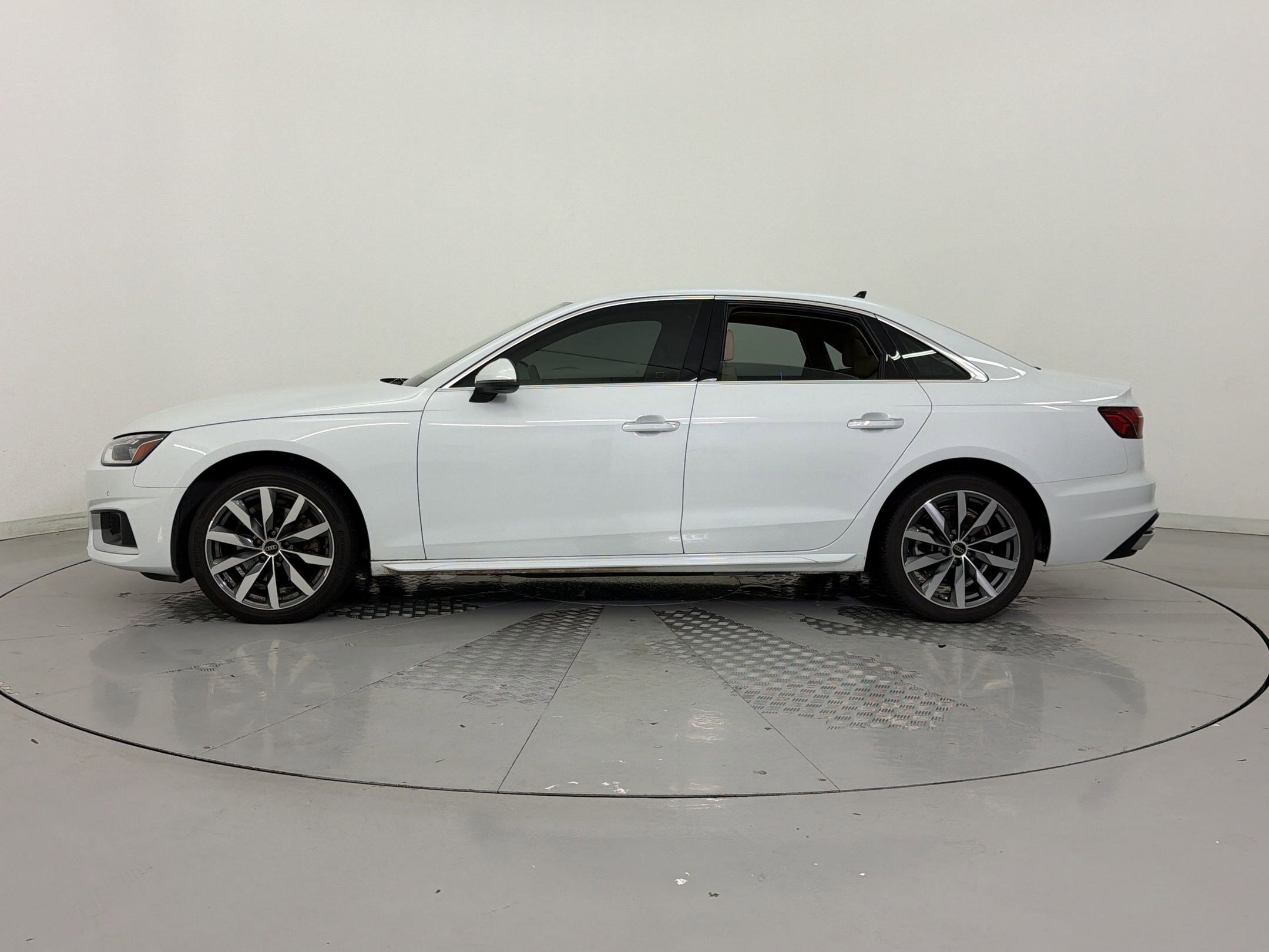 Used 2023 Audi A4 2.0T Premium Plus w/ Premium Plus Package AWD/4WD image 2