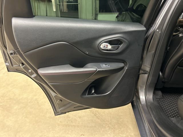 Used 2019 Jeep Cherokee Trailhawk w/ Cold Weather Group image 31