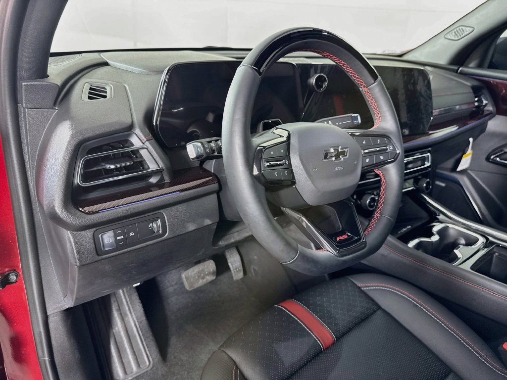 Used 2026 Chevrolet Traverse RS w/ LPO, Floor Liner Package FWD image 11