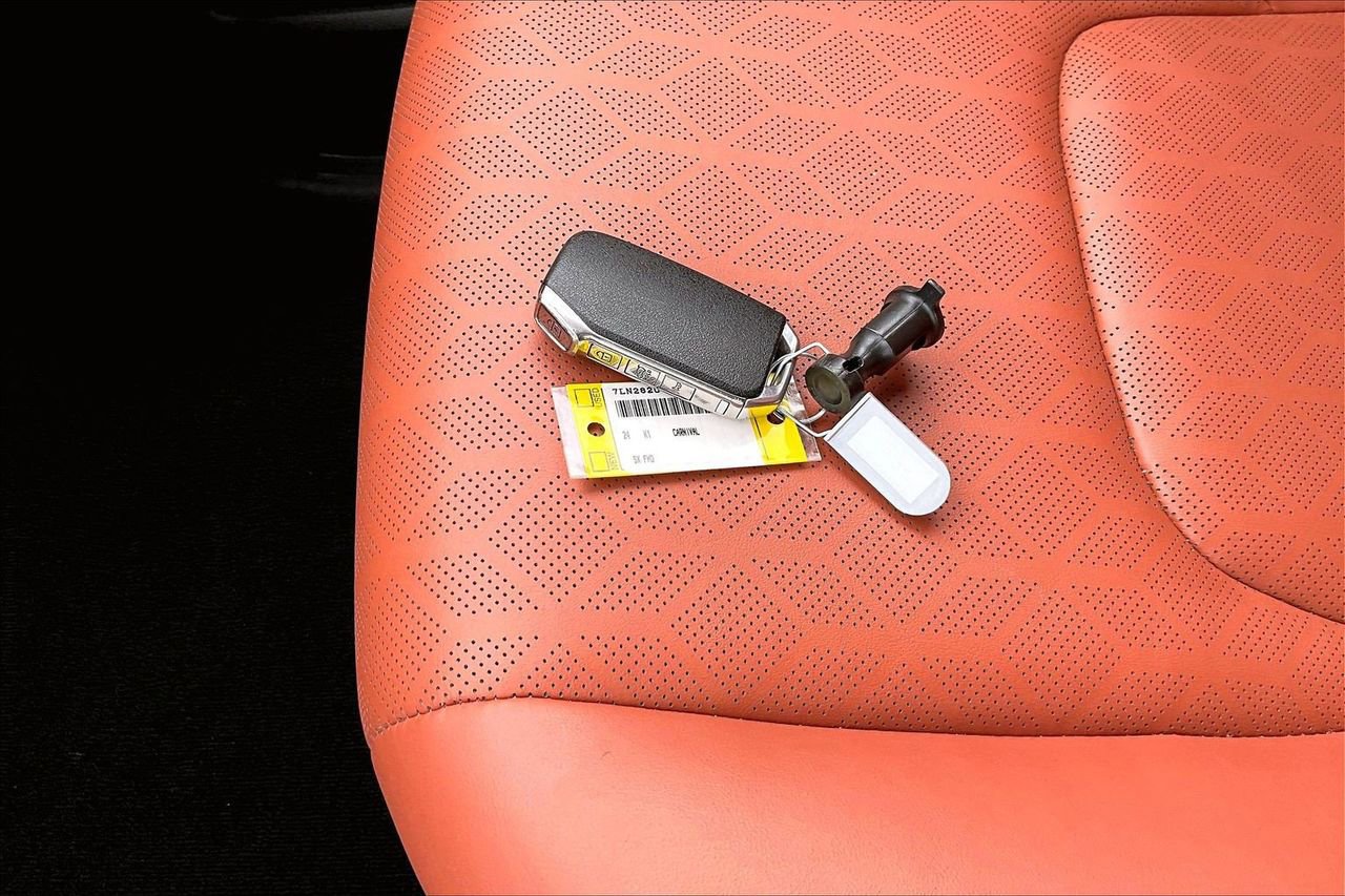 Used 2024 Kia Carnival SX image 33