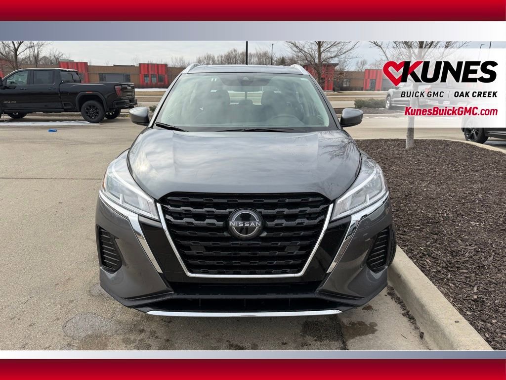 Used 2024 Nissan Kicks SV image 3
