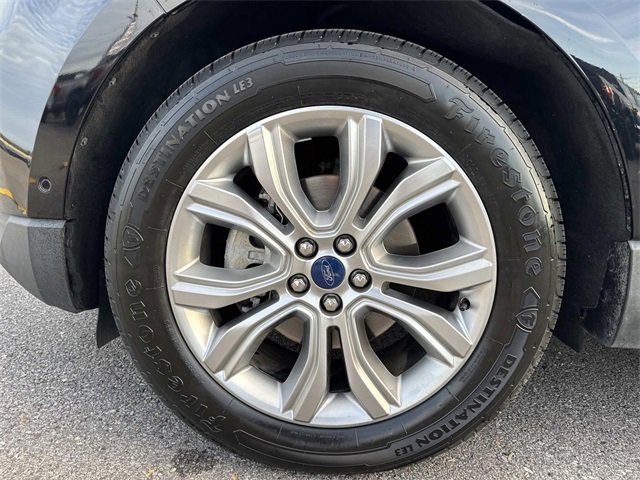 Used 2020 Ford Edge Titanium w/ Equipment Group 301A image 9