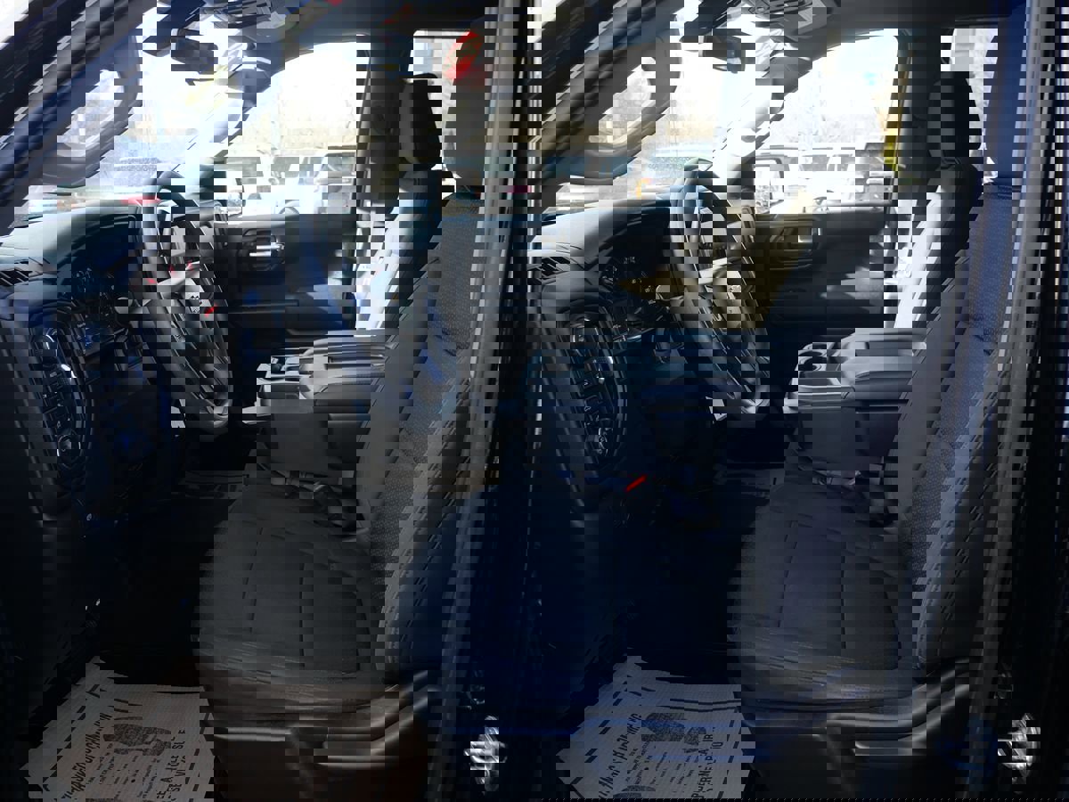 Used 2020 Chevrolet Silverado 1500 Custom w/ Custom Value Package image 10