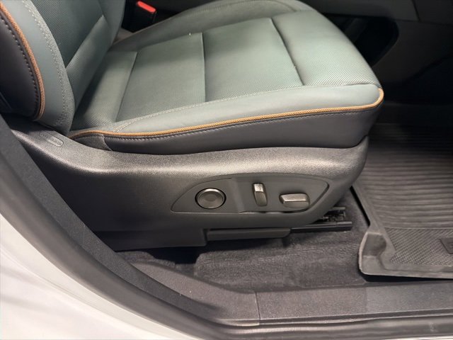 Used 2025 GMC Acadia AT4 image 17