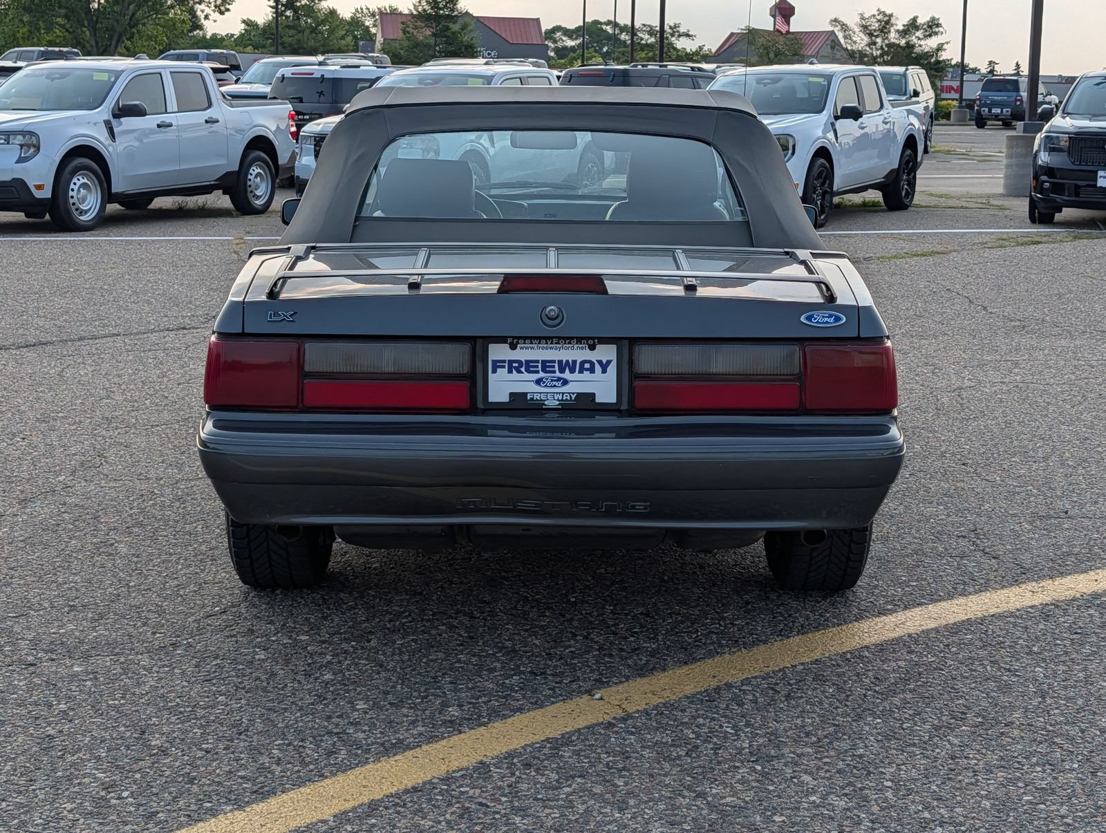 Used 1989 Ford Mustang LX RWD image 4
