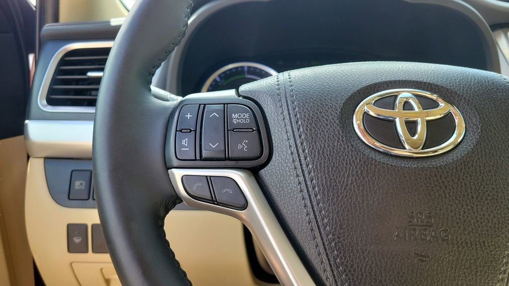 Used 2019 Toyota Highlander XLE image 25
