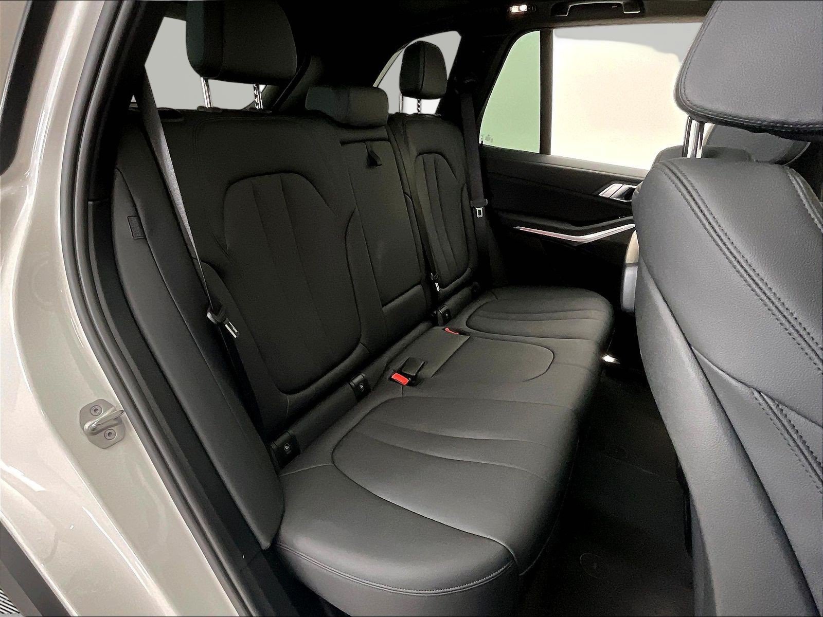 Used 2021 BMW X5 xDrive40i w/ Premium Package 2 AWD/4WD image 25