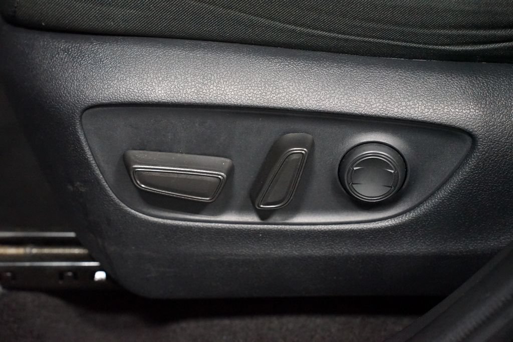 Certified 2025 Toyota RAV4 XLE FWD image 33