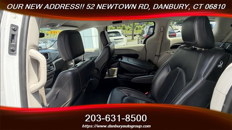 Used 2022 Chrysler Pacifica Touring-L FWD image 17