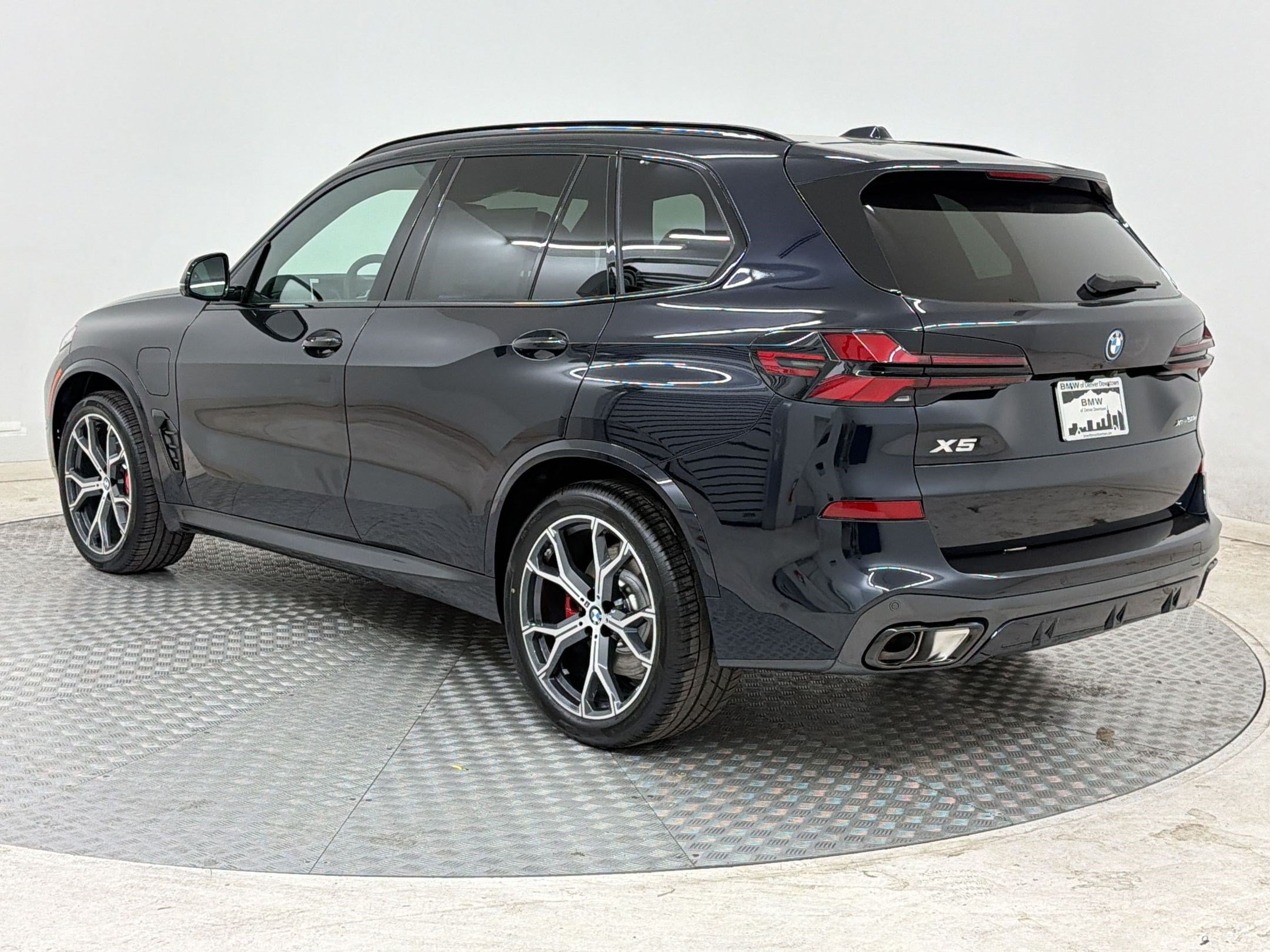 New 2026 BMW X5 xDrive50e w/ M Sport Package AWD/4WD image 3