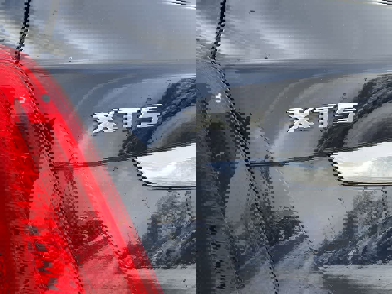 Used 2017 Cadillac XT5 Luxury w/ Driver Awareness Package image 39