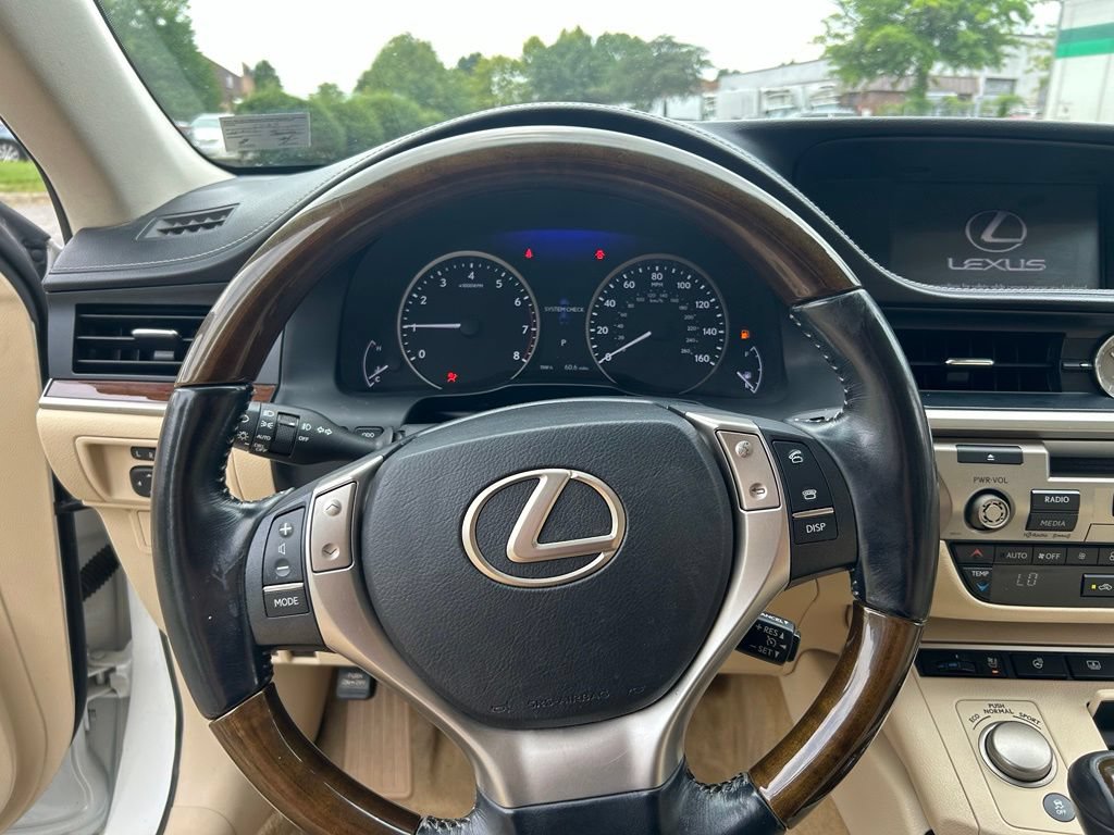 Used 2015 Lexus ES 350 w/ Luxury Package FWD image 9