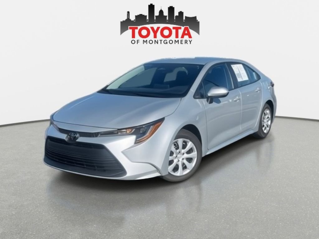 Used 2025 Toyota Corolla LE image 2