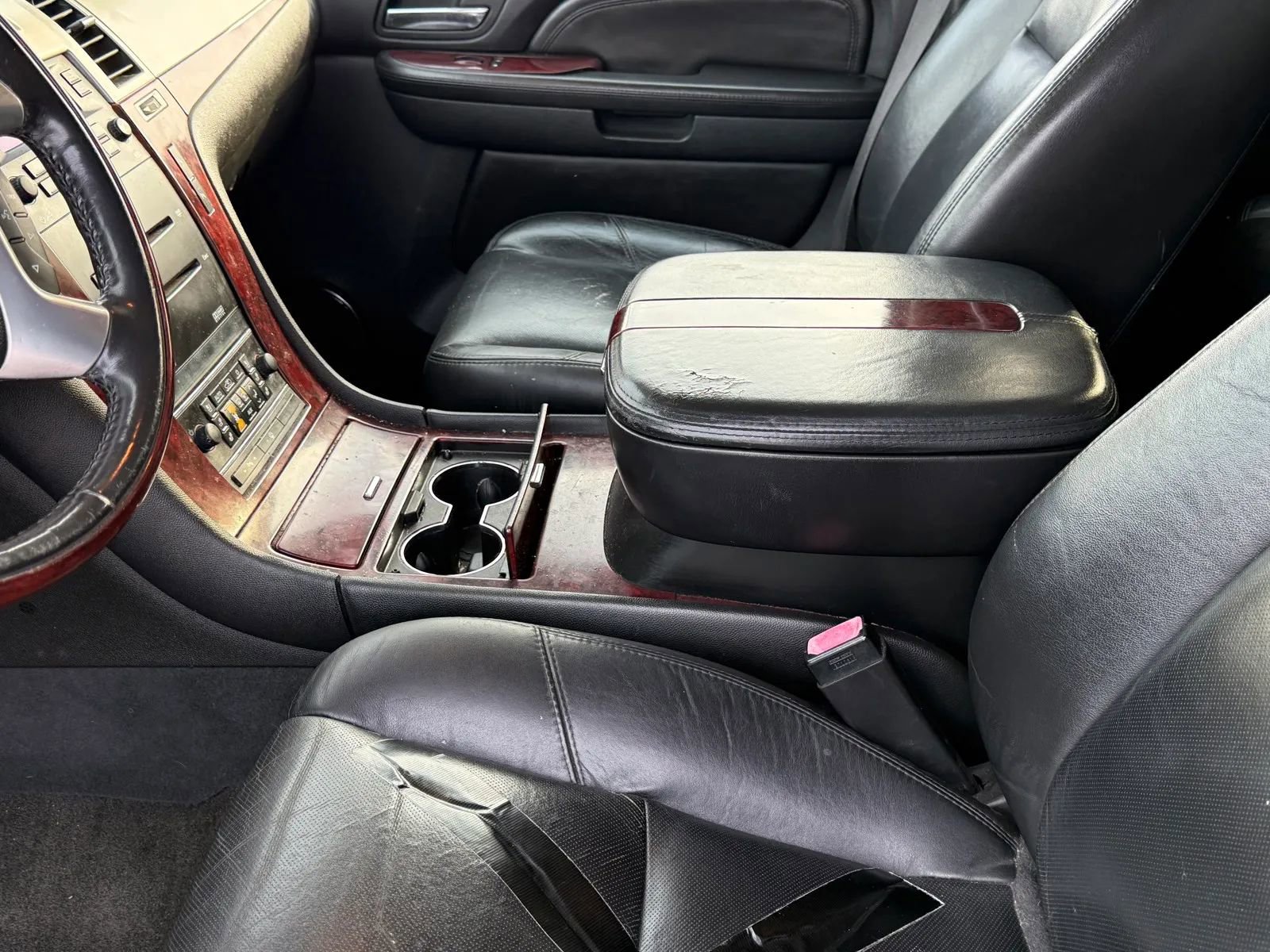 Used 2007 Cadillac Escalade AWD w/ Climate Package image 16