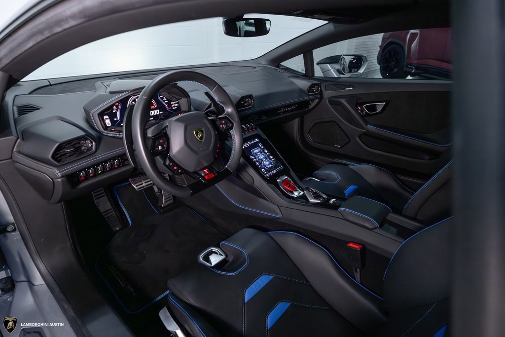 Used 2021 Lamborghini Huracan EVO image 24
