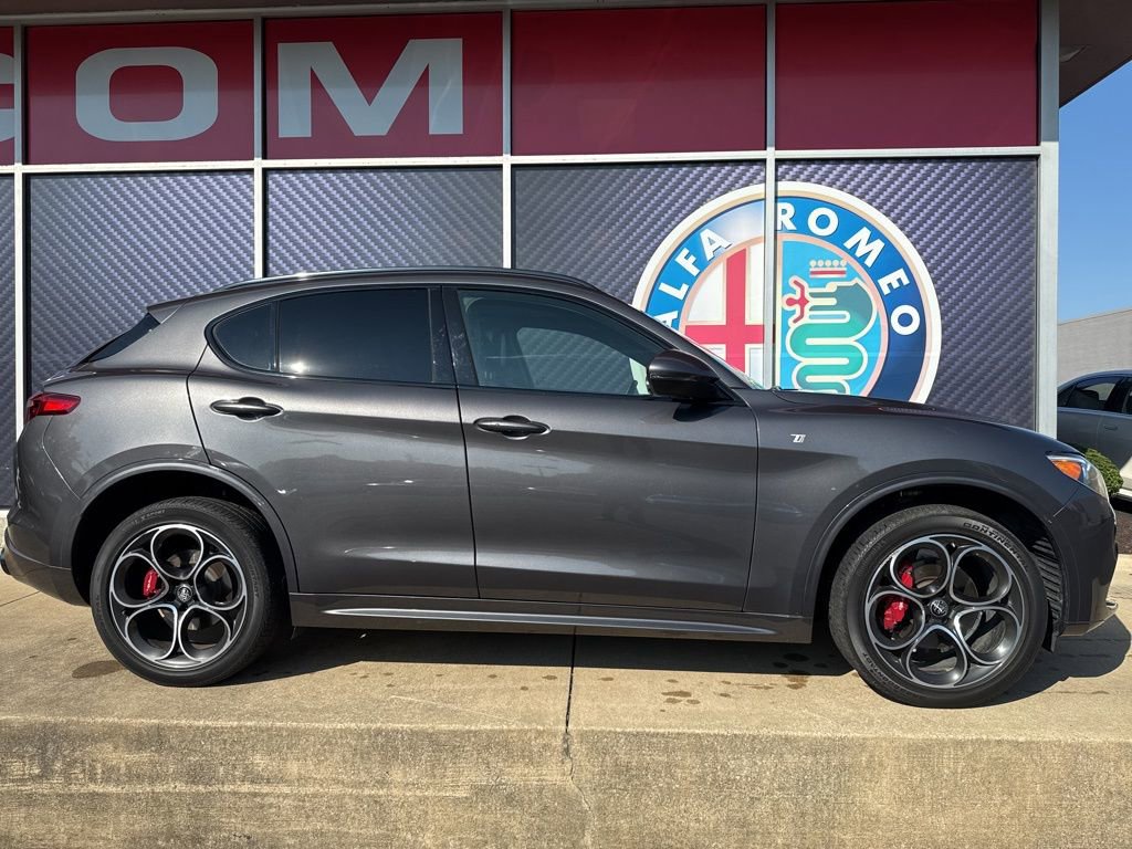 Used 2022 Alfa Romeo Stelvio Ti w/ Active Assist Plus Package image 2
