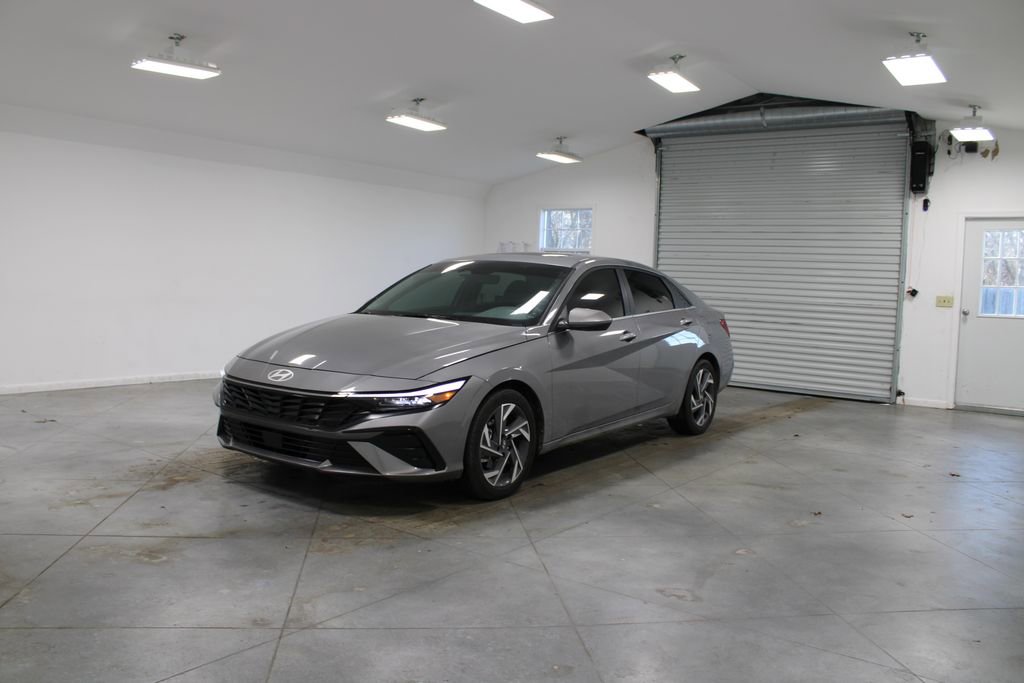 Used 2024 Hyundai Elantra SEL w/ Convenience Package image 4