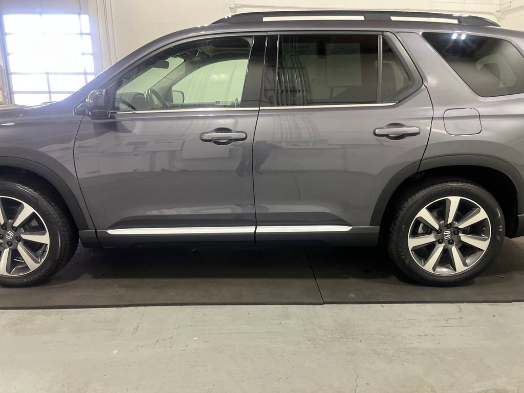 Used 2023 Honda Pilot Elite image 4