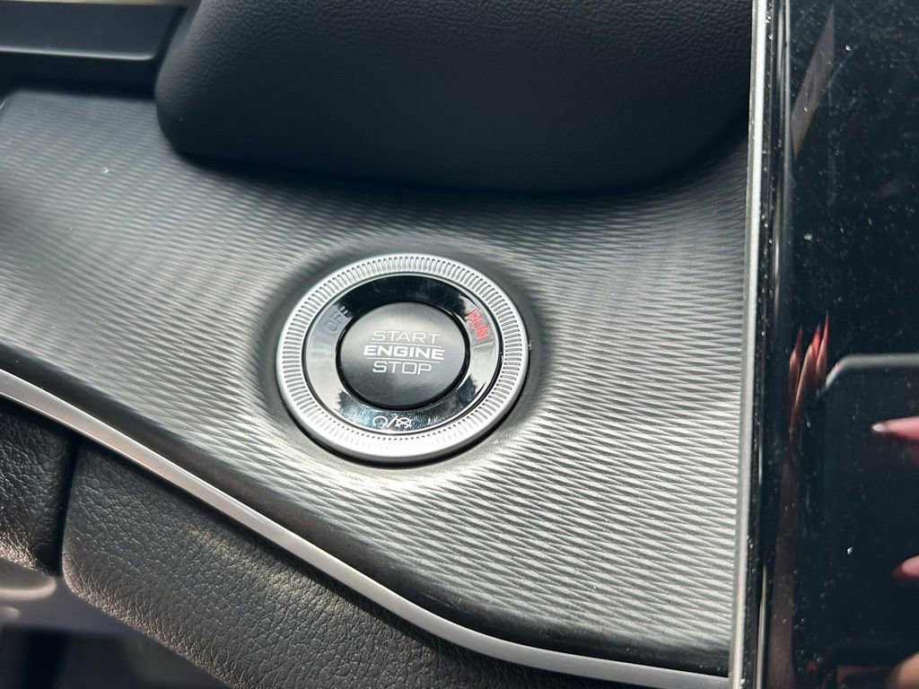 Used 2024 Jeep Grand Cherokee Altitude image 47