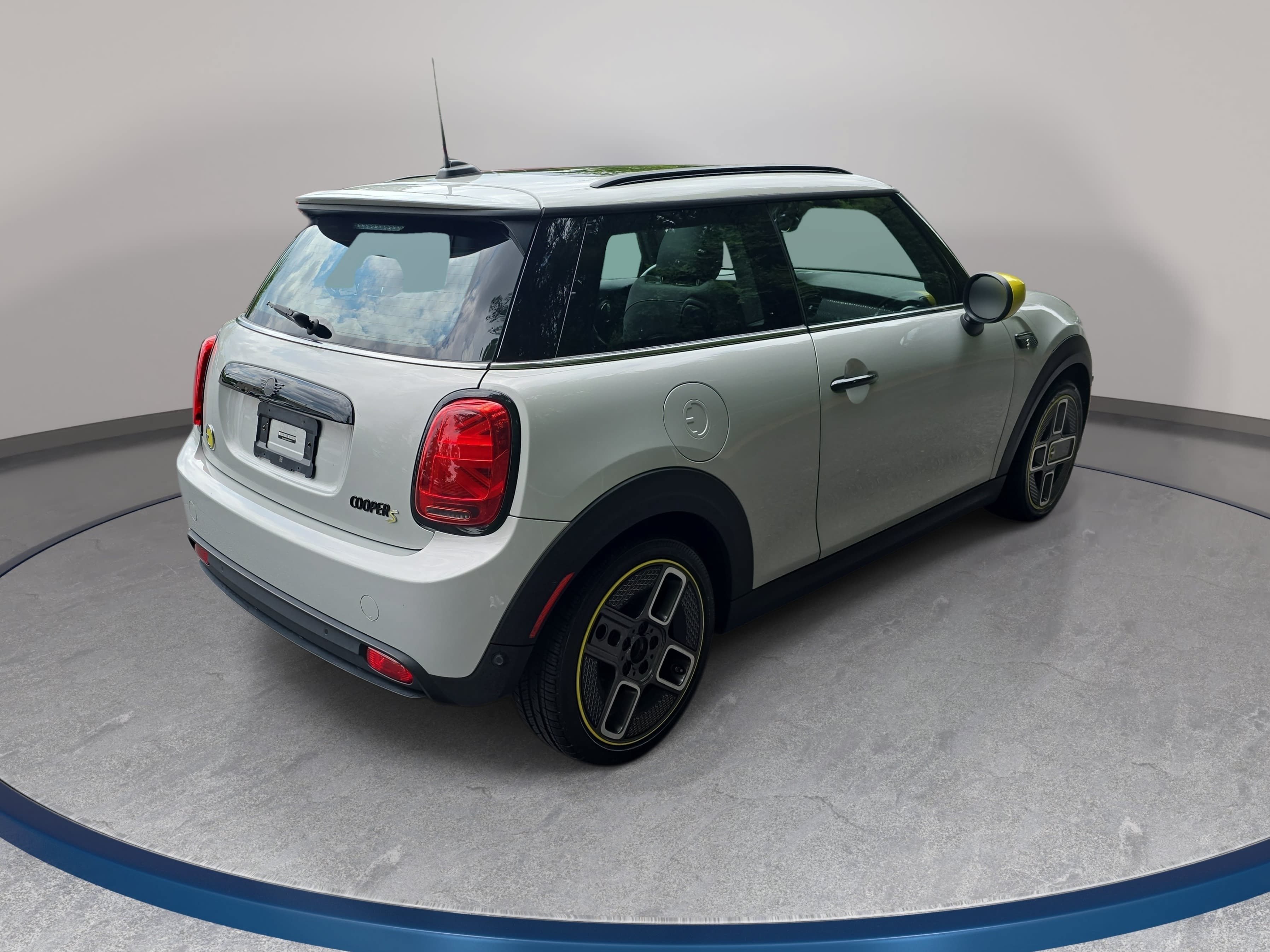 Used 2023 MINI Cooper SE FWD image 5