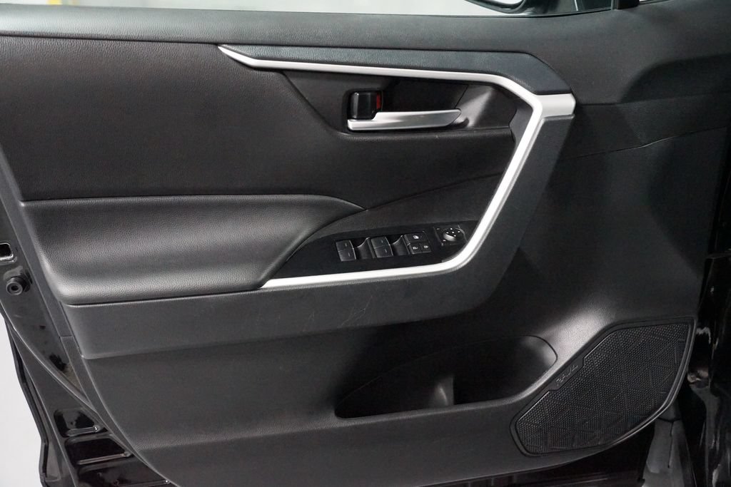 Certified 2025 Toyota RAV4 XLE FWD image 30