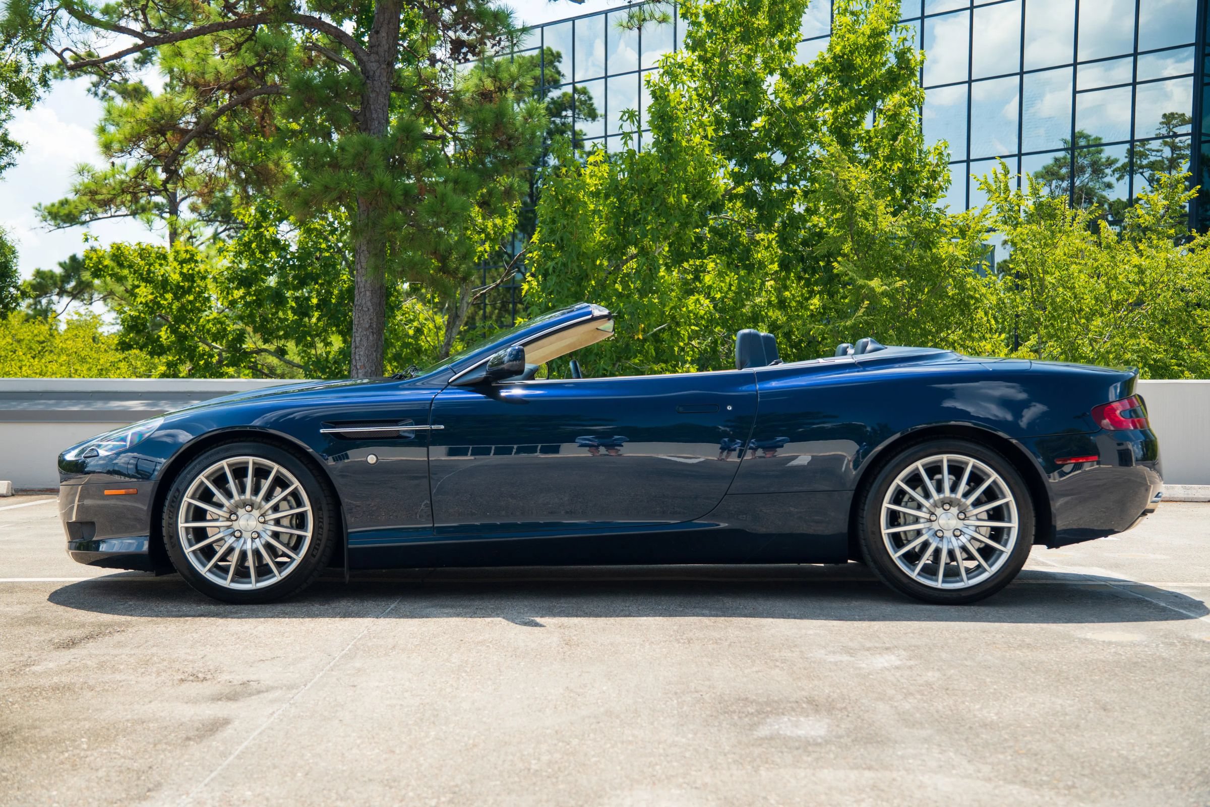Used 2006 Aston Martin DB9 Volante RWD image 7