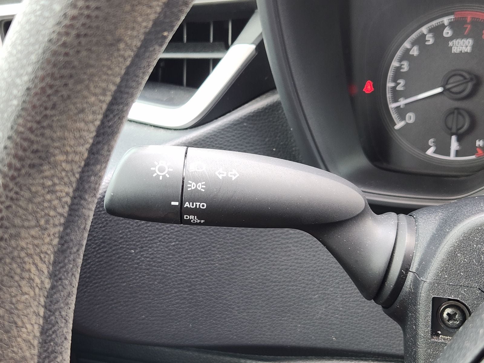 Used 2022 Toyota Corolla LE FWD image 37
