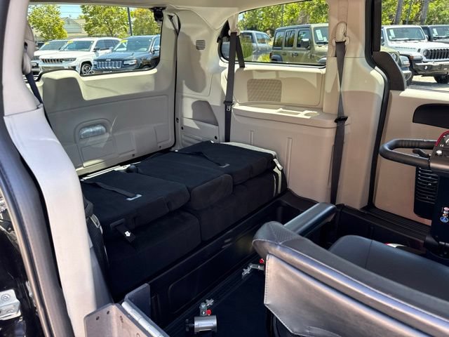 Used 2016 Dodge Grand Caravan SXT FWD image 8