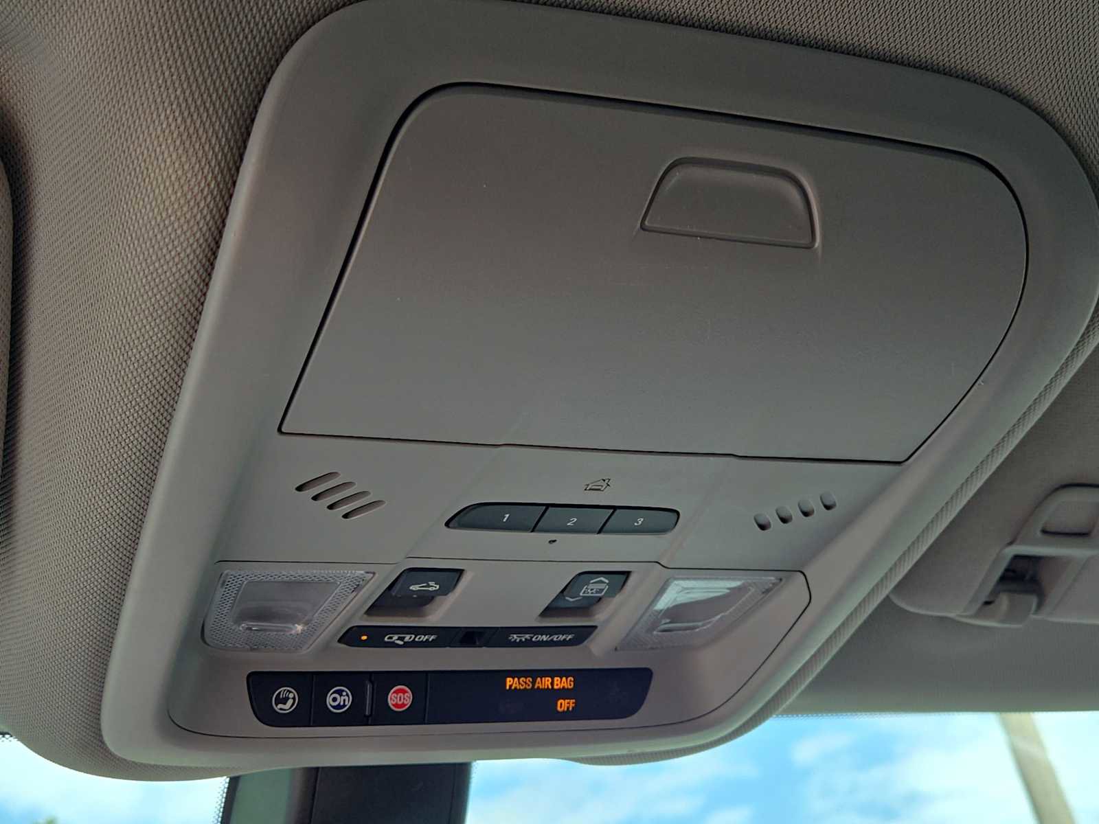 Used 2018 Chevrolet Equinox LT w/ Sun & Infotainment Package FWD image 31