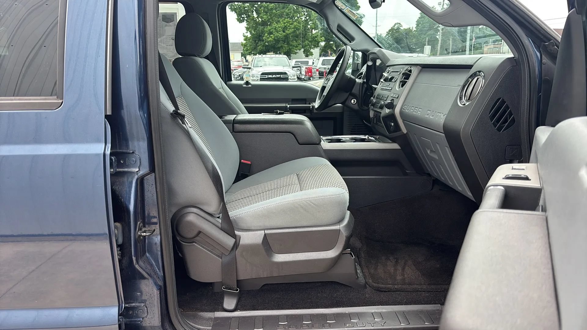 Used 2016 Ford F250 XLT w/ XLT Premium Package AWD/4WD image 17
