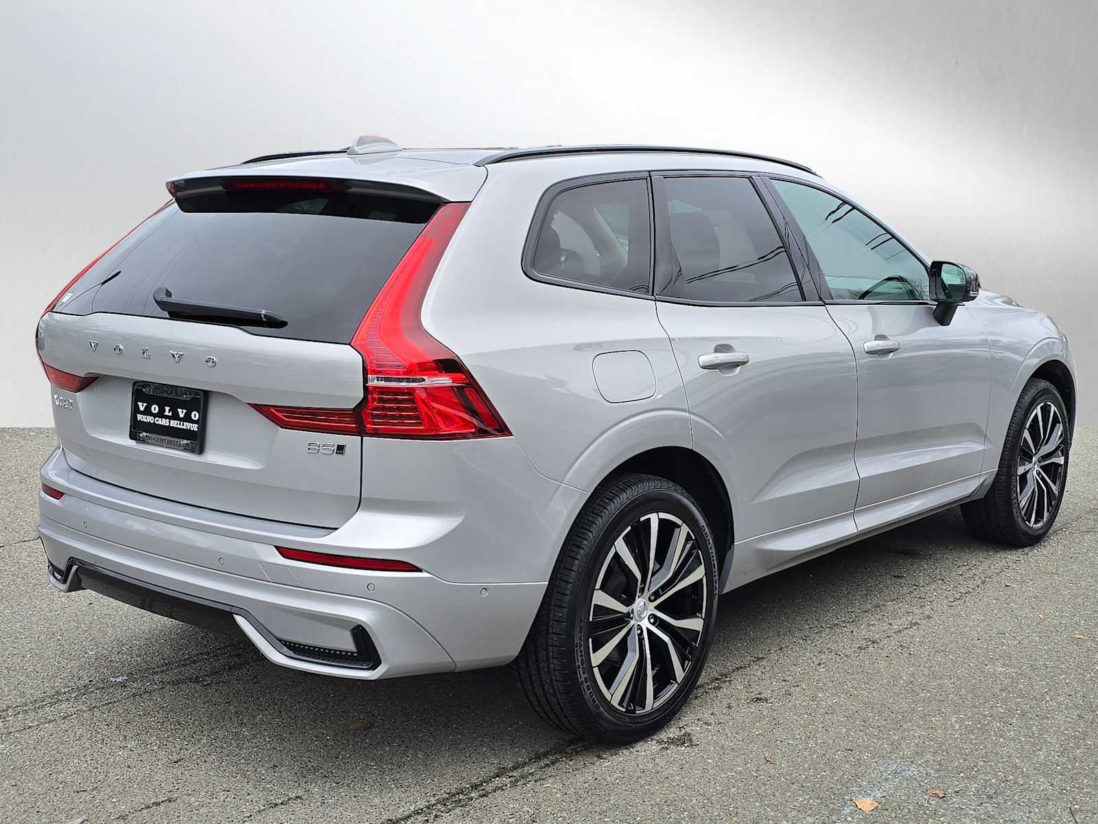 Certified 2023 Volvo XC60 B5 Ultimate AWD/4WD image 4