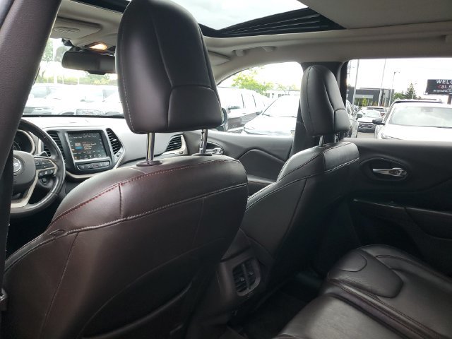 Used 2016 Jeep Cherokee Trailhawk w/ Leather Interior Group AWD/4WD image 11