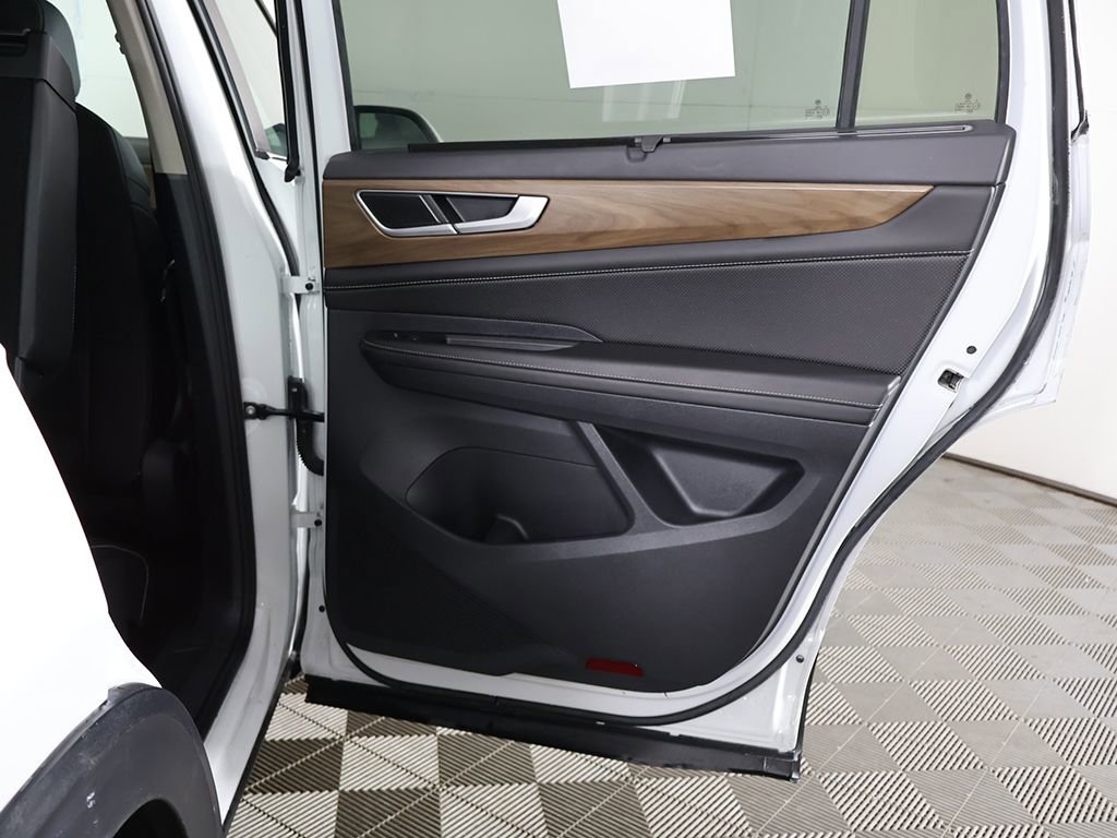 Used 2025 Volkswagen Atlas SE FWD image 25