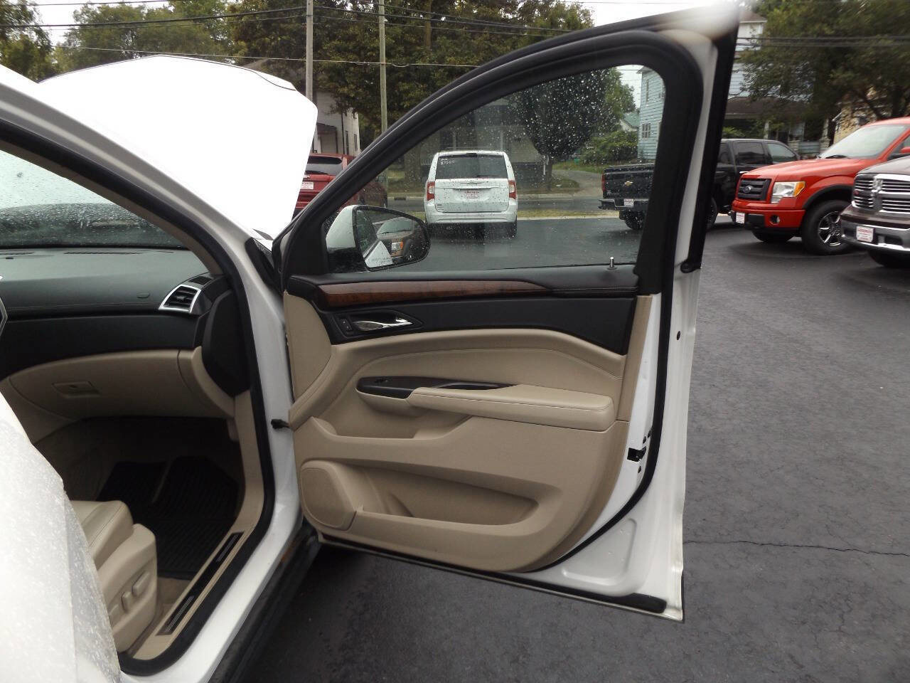 Used 2012 Cadillac SRX Luxury image 28